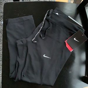 Women’s Nike Dri-Fit Essential Crop